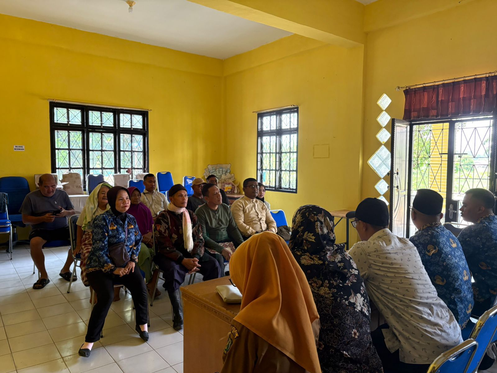 Rapat Audiensi Bersama Aparatur Pemerintah Kelurahan Tambangan Hulu Dalam Penanganan Perkara Sengketa Batas-Batas Tanah Masyarakat.